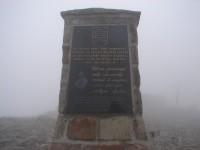 Obelisk został ufundowany w sierpniu 1996 roku przez mieszkańców 4 wsi orawskich: Półgóry, Rabczy, Rabczyc, Sihelnego.